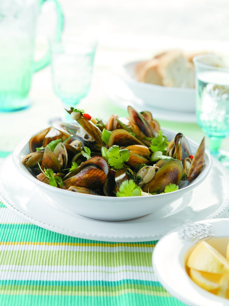Mussels in ginger, coriander and garlic Mussels in ginger, coriander and garlic