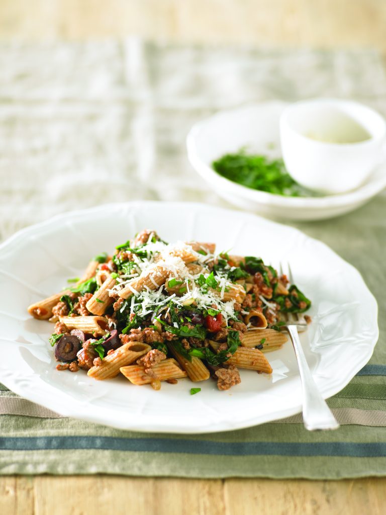 Penne with lamb, olives and spinach Penne with lamb, olives and spinach