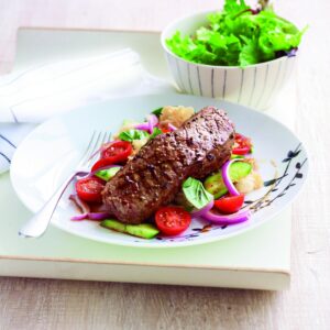 Pepper steak with bread salad