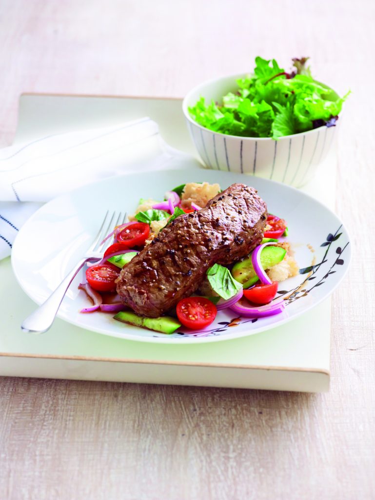 Pepper steak with bread salad Pepper steak with bread salad