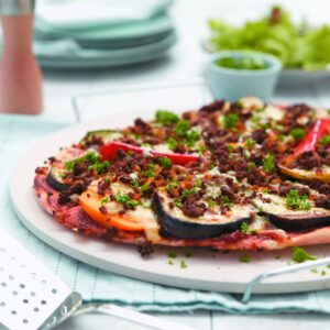 Pizza with spicy lamb and grilled vegetables