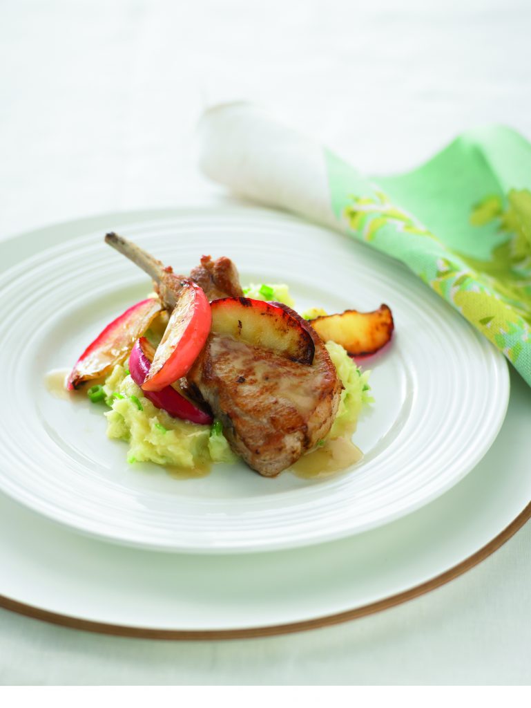 Pork cutlets with red apples and parsnip mash Pork cutlets with red apples and parsnip mash