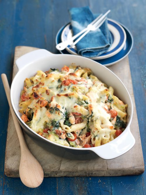 Smoked salmon, leek and spinach pasta bake