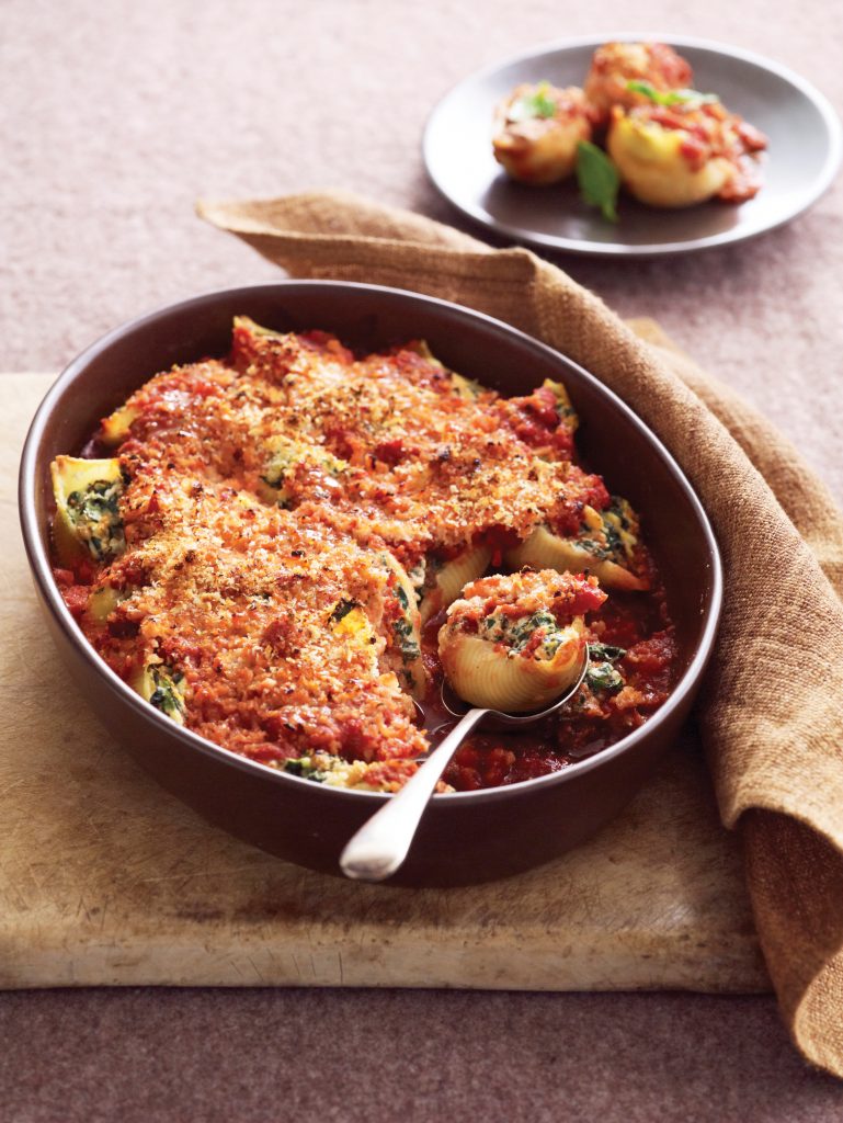 Spinach and ricotta shells with tomato and breadcrumbs