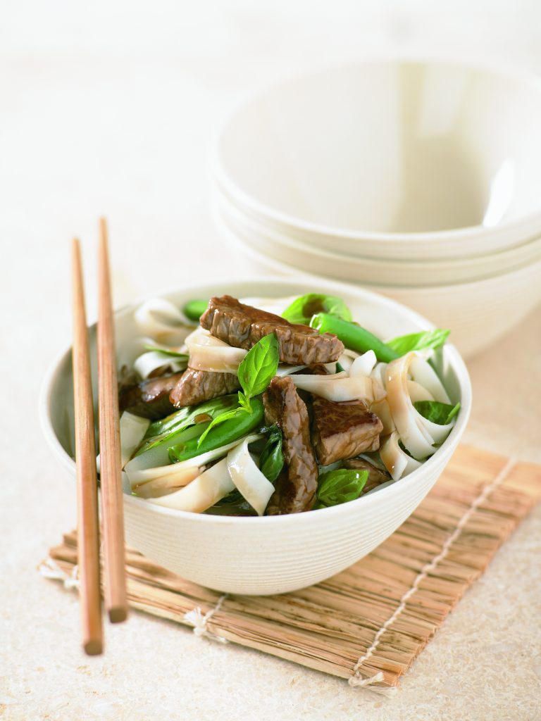 Stir-fried beef and beans with noodles Stir-fried beef and beans with noodles
