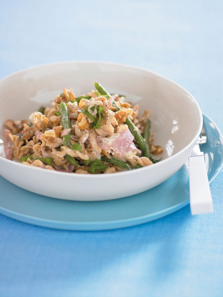 Wholemeal pasta with beans and walnut sauce Wholemeal pasta with beans and walnut sauce