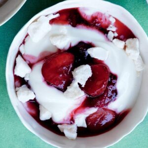 Eton mess yoghurt pots