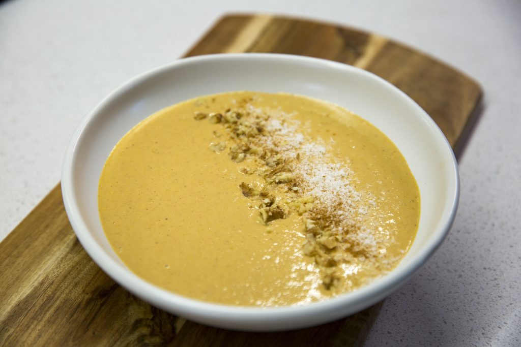 Carrot smoothie bowl Carrot cake smoothie bowl
