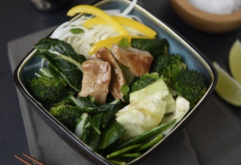 Sesame chili stir-fry with pork tenderloin and noodles Sesame chili stir-fry with pork tenderloin and noodles