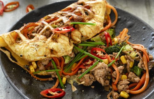 Egg net omelette with spicy pork and veges
