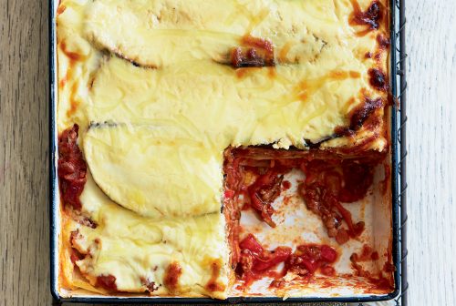 Pork lasagne with yoghurt sauce