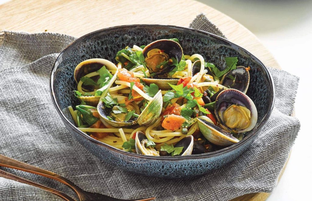 Spaghetti with clams and olives Spaghetti with clams and olives