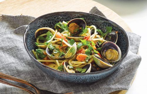 Spaghetti with clams and olives