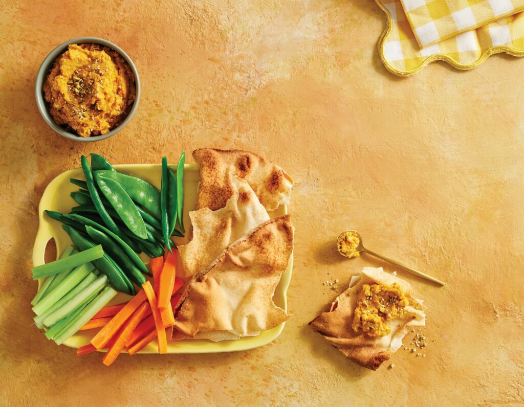 Pumpkin hummus with dippers Pumpkin hummus with dippers