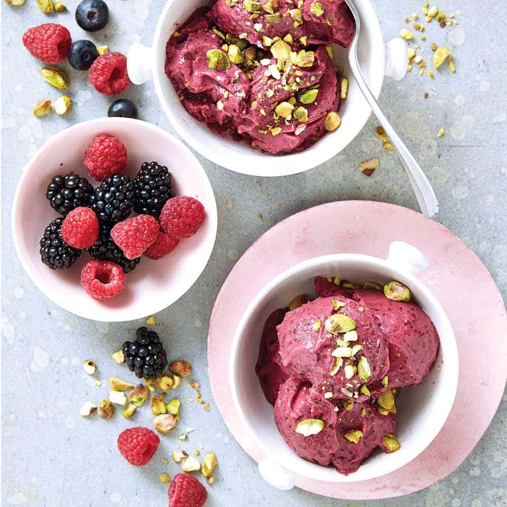 Berry ‘nice’ cream with pistachios Berry ‘nice’ cream with pistachios