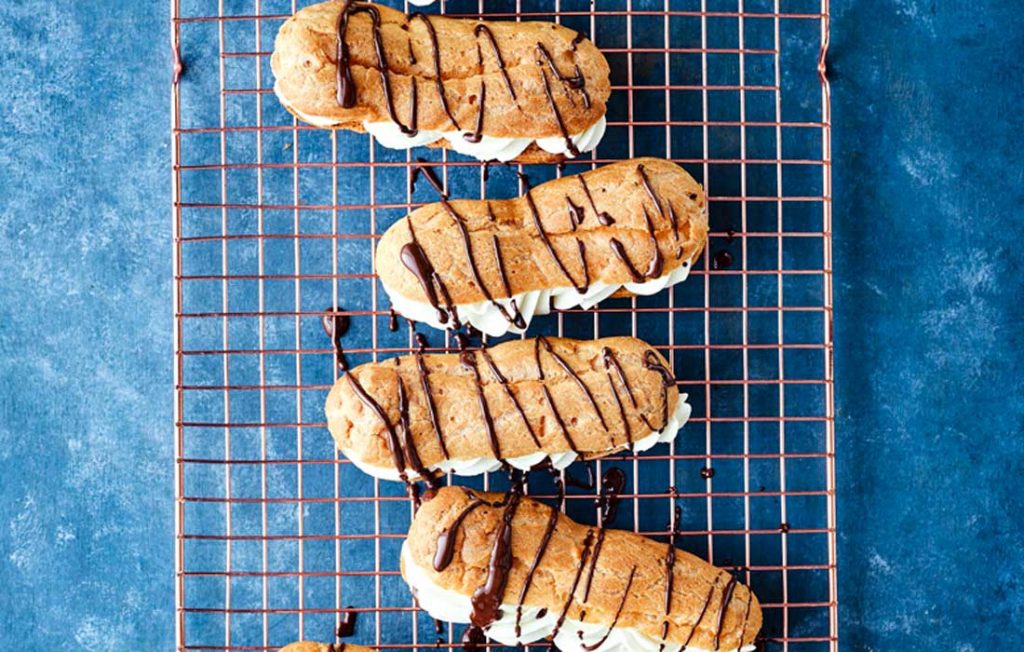 Lighter chocolate éclairs Lighter chocolate éclairs
