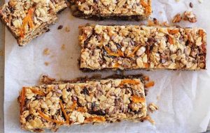 ‘Carrot cake’ muesli bars