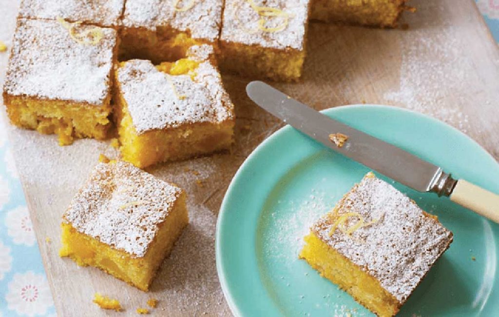 Gluten-free polenta and peach tray cake Gluten-free polenta and peach tray cake