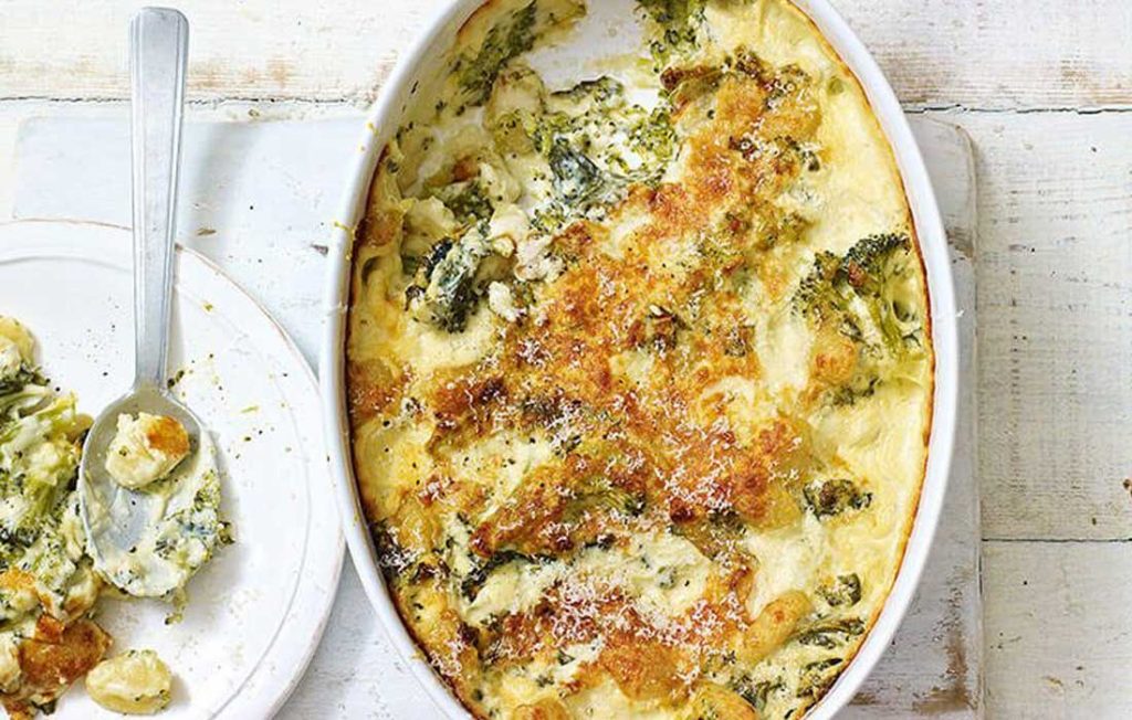 Healthy gnocchi gratin with broccoli and kale