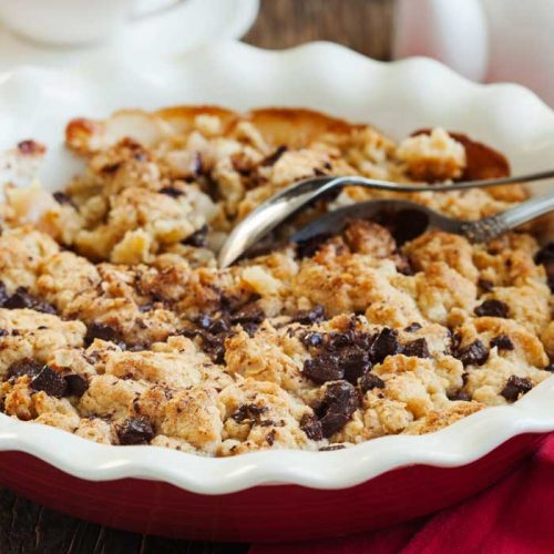 Apple and sultana crumble