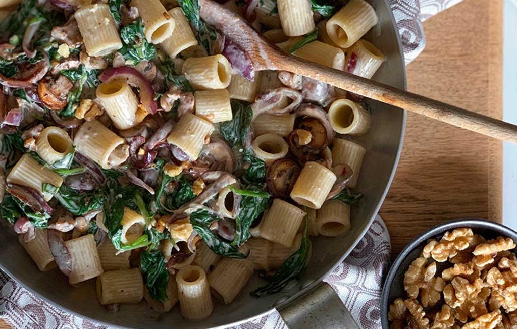 Walnut and mushroom pasta