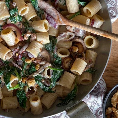 Walnut and mushroom pasta