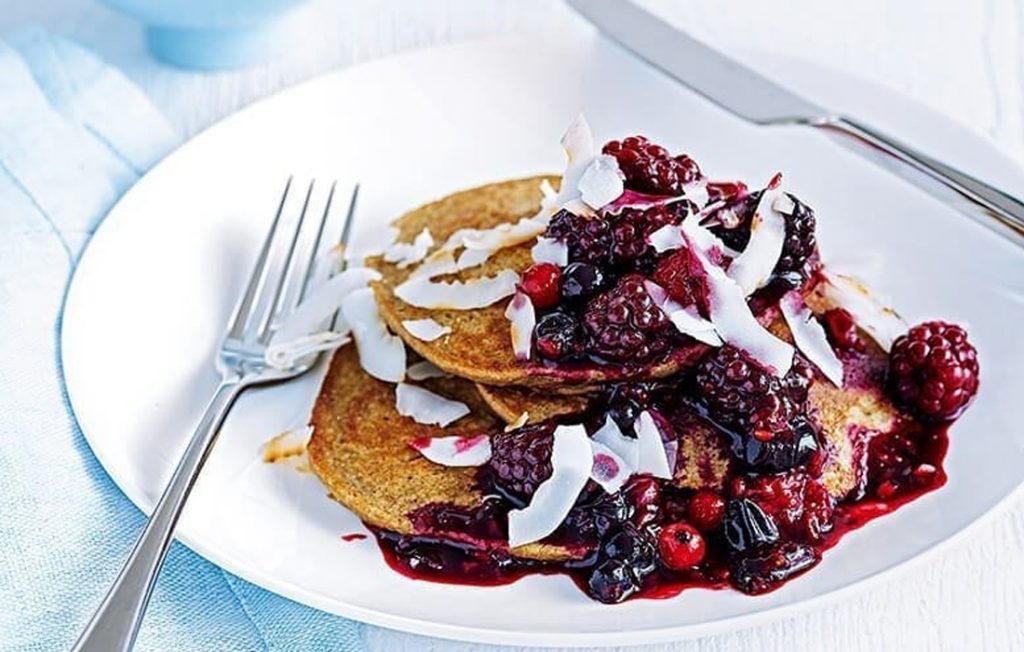 Healthy banana pancakes with berry compote Healthy banana pancakes with berry compote