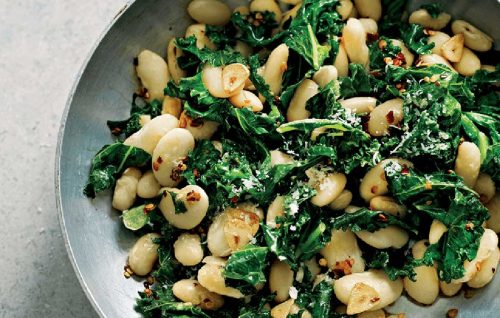 White bean salad with garlic and kale