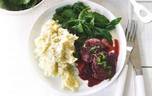 Pork fillet in red wine and cranberry sauce