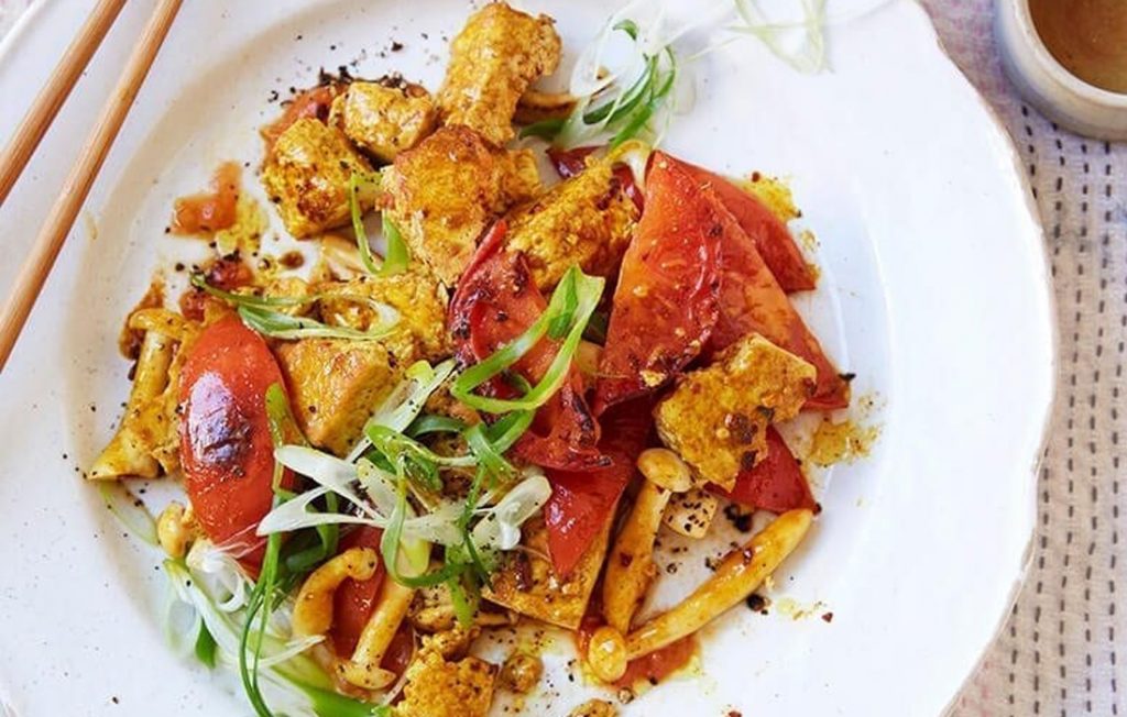 Tofu, tomato, mushroom and spring onion scramble Tofu, tomato, mushroom and spring onion scramble