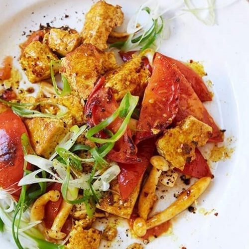 Tofu, tomato, mushroom and spring onion scramble