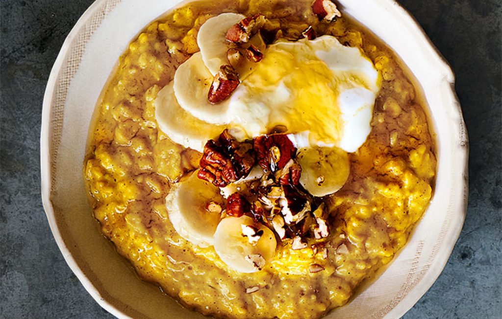 Turmeric porridge with banana and pecans Turmeric porridge with banana and pecans