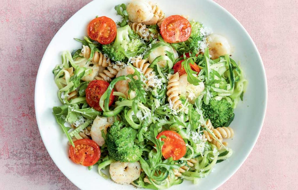 Pasta with garlicky prawns, wilted tomatoes and greens Pasta with garlicky prawns,-wilted tomatoes and greens