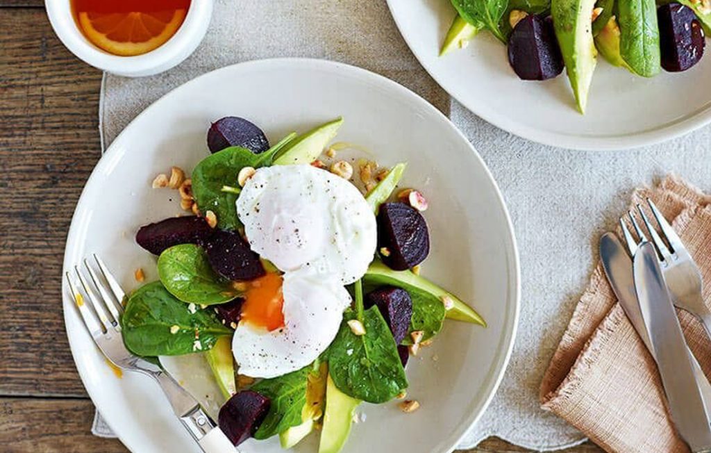 Poached eggs with avocado, beetroot and spinach Poached eggs with avocado, beetroot and spinach