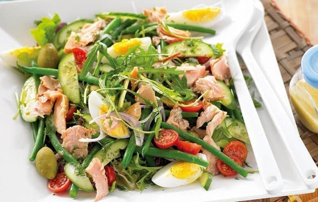 Salmon Niçoise with lemon dressing