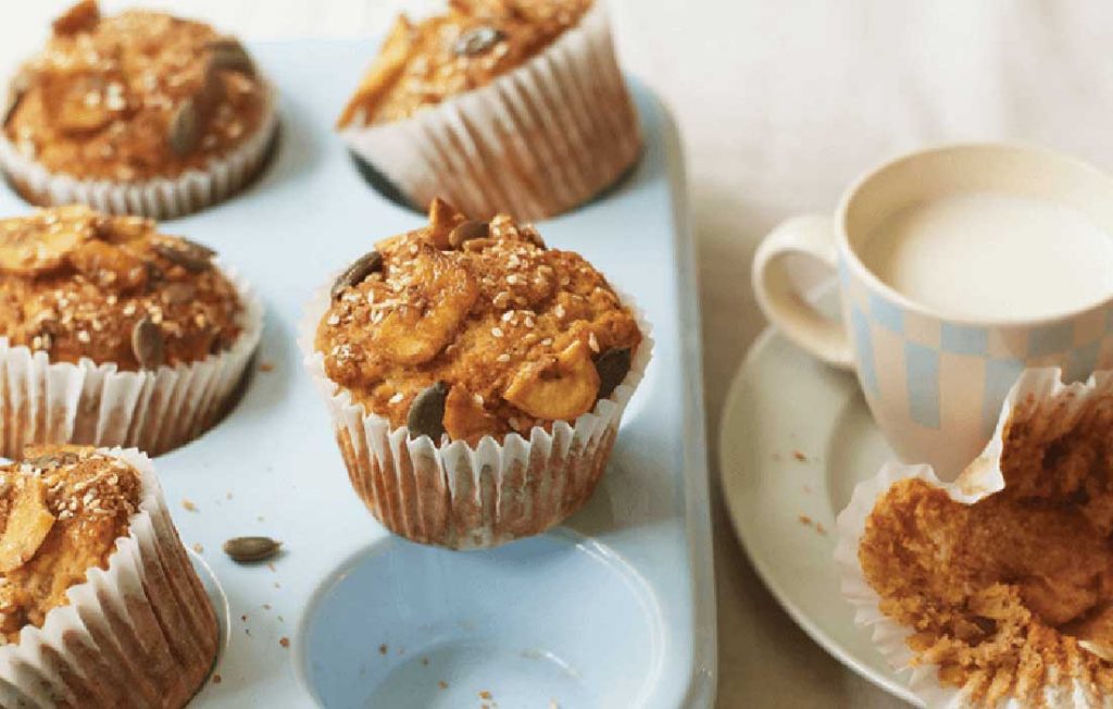 Gluten-free banana bran muffins with streusel topping Gluten-free banana bran muffins with streusel topping