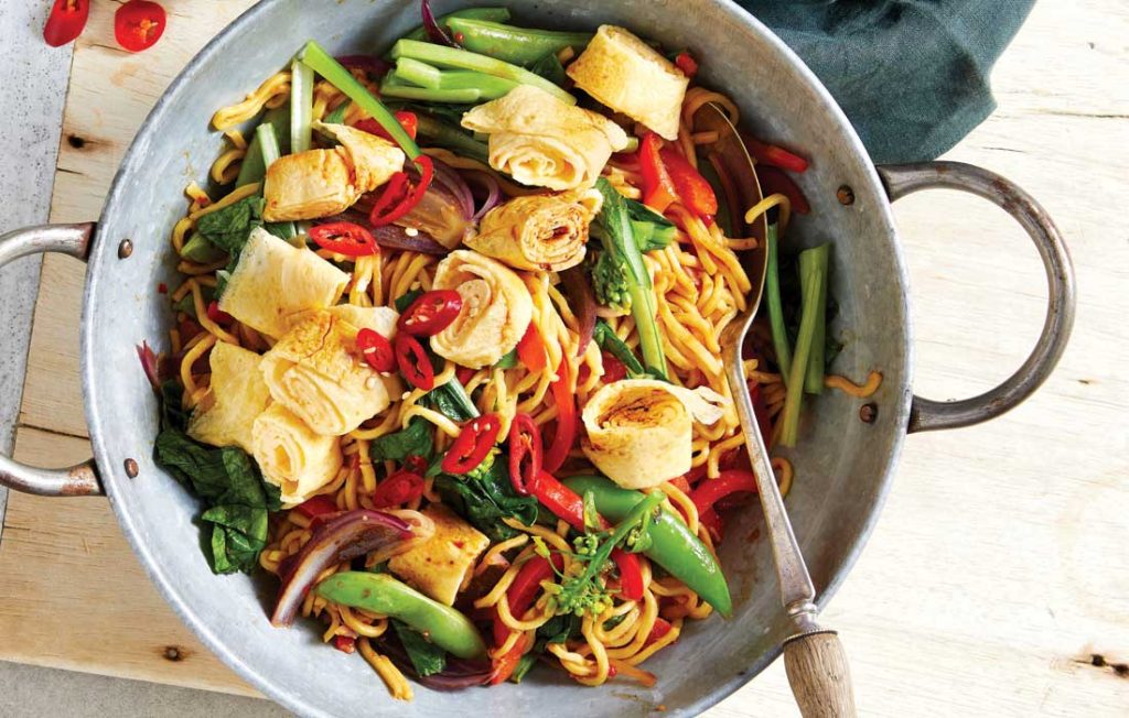 Chinese vegetable and noodle stir-fry with egg Chinese vegetable and noodle stir-fry with egg