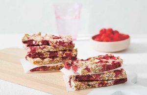 Chewy raspberry oat bars