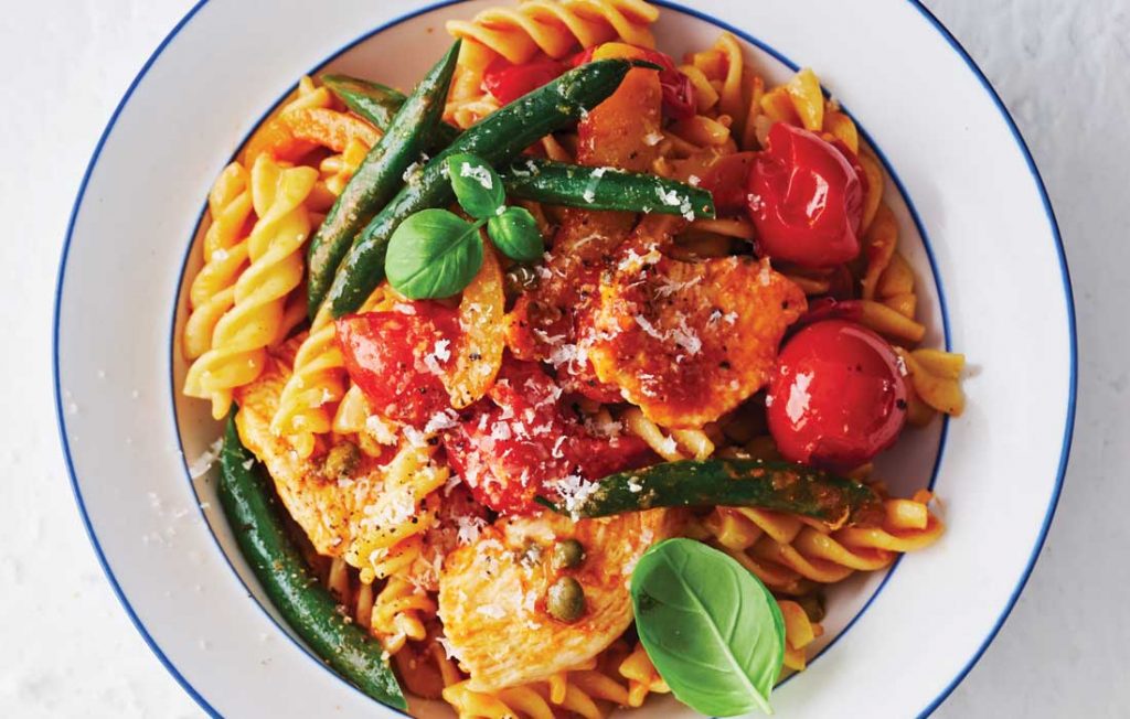 Pasta with chicken, cherry tomatoes, balsamic and capers Pasta with chicken, cherry tomatoes, balsamic and capers