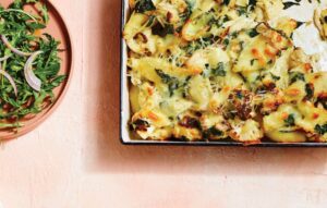Creamy cauliflower and chicken pasta bake