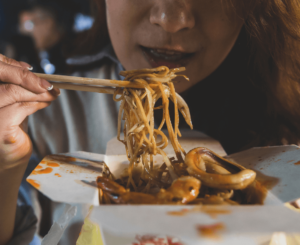 Late night eating may cause greater weight gain – new research points to why