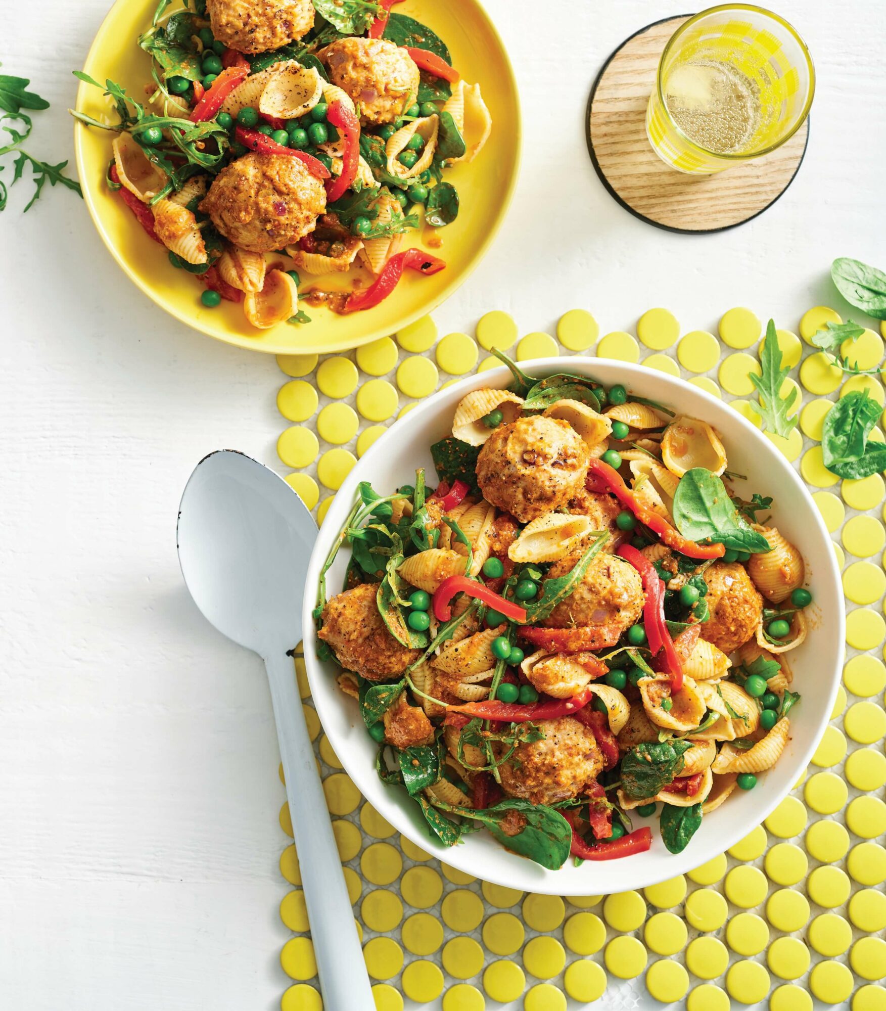 Chicken pesto meatballs with green peas and pasta