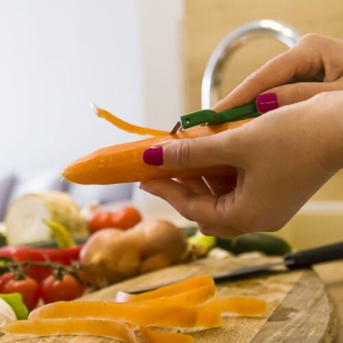 Fruit and veg: is it better to peel them?