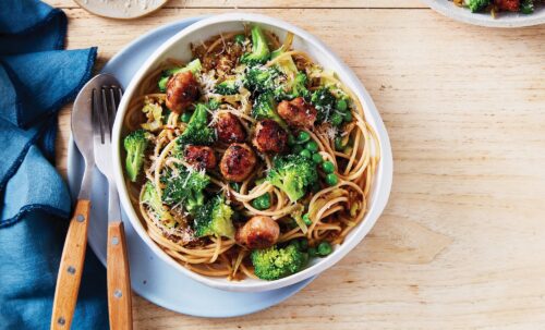 Pasta with meatballs and broccoli