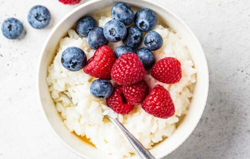 Oat bran berry porridge