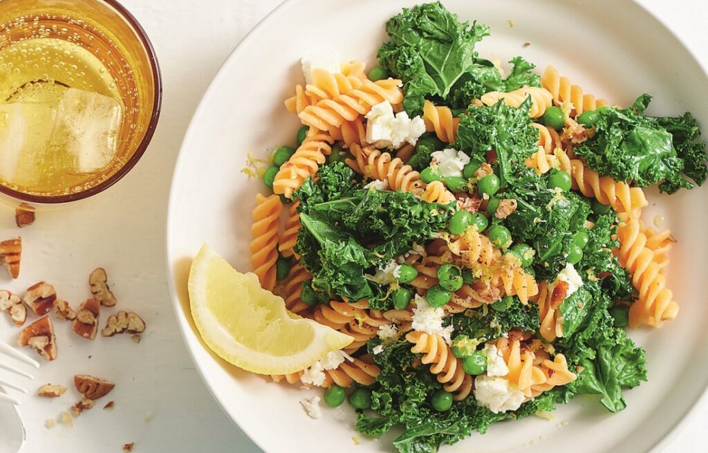 Pasta and greens with garlic Pasta and greens with garlic