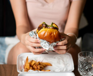 6 common diet traps of solo eaters (and how to avoid them)