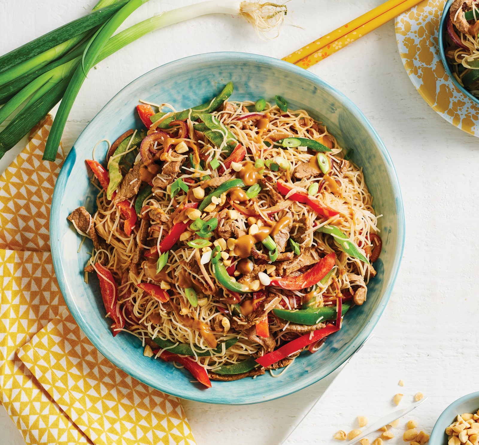 Beef noodles with creamy peanut sauce - Healthy Food Guide