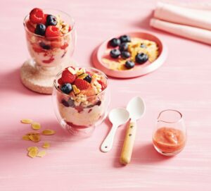 Mixed berry overnight oats