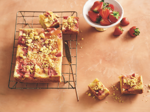 Apple and berry crumble cake